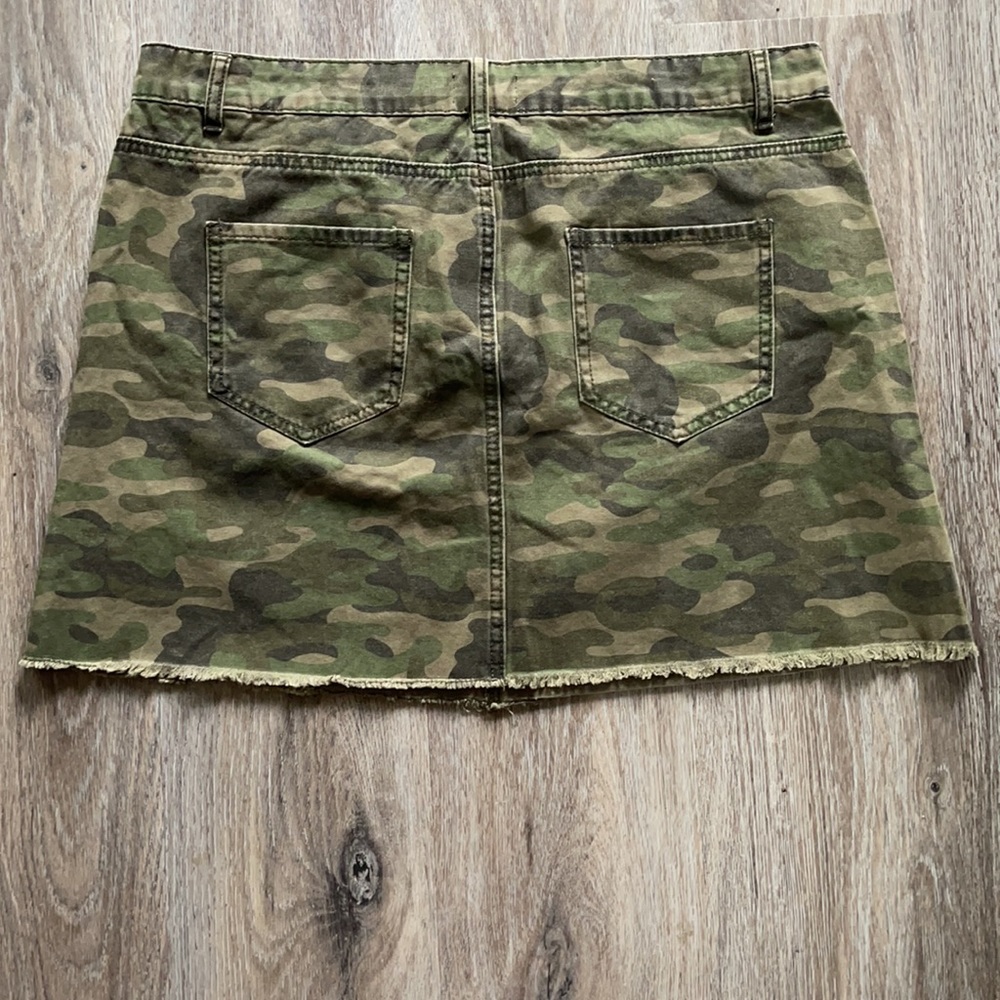 Camouflage Skirt Size Large - Picture 8 of 10